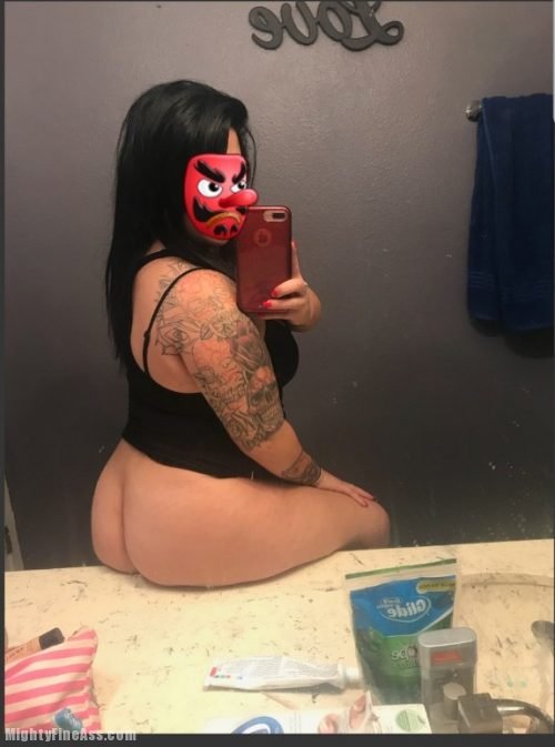 tattooed girlfriend booty